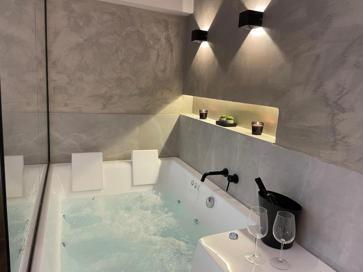 Jacuzzi Suite Ladadika 테살로니키 외부 사진