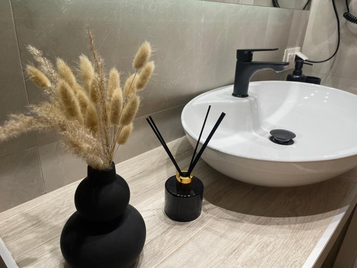 Jacuzzi Suite Ladadika 테살로니키 외부 사진